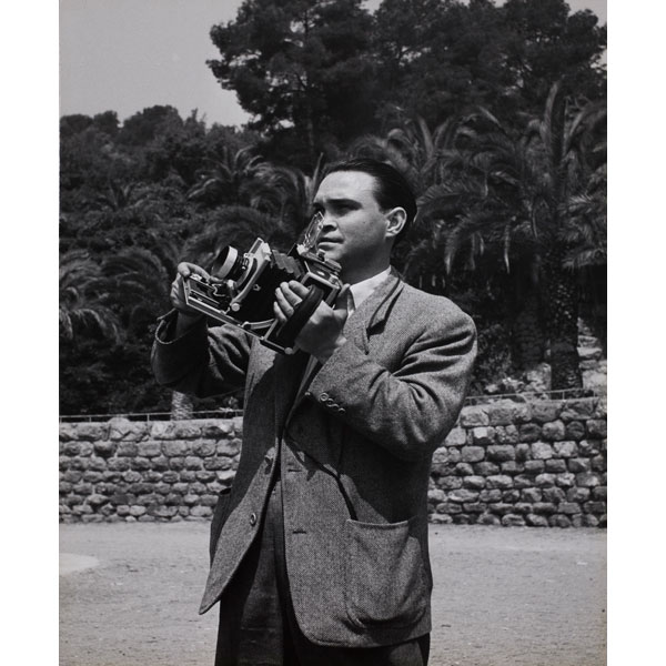 Catalá Roca “Autorretrato en el Parque Güel”