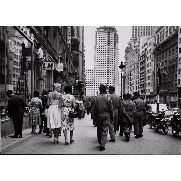 Catalá Roca “Gran Vía. Los soldados”