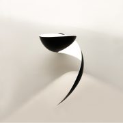 Aplique de pared "Llama" Serge Mouille de los años 50. Diseño original en acero negro, de producción artesana francesa