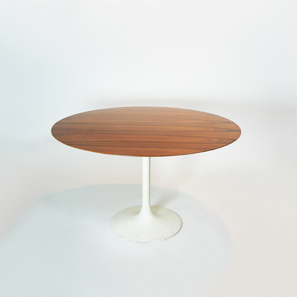 Mesa redonda estilo Eero Saarinen