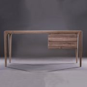 Escritorio. Colección Latus, diseño de Salih Teskeredžić
