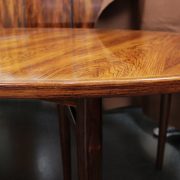 Mesa de comedor ovalada de Arne Vodder