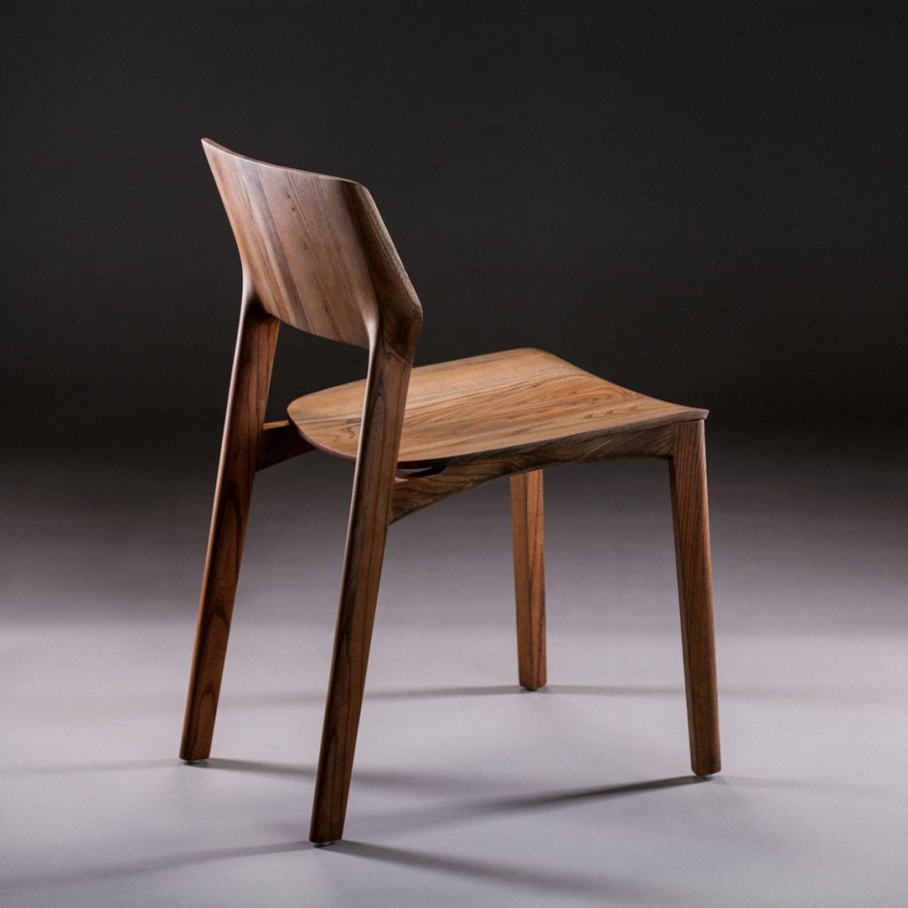 Silla Fin en madera y tapicería a elegir de primera calidad, con diseño actual, elegante y artesano de Bosnia