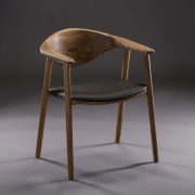 Silla Naru realizada en madera y con asiento en tapicería a elegir, de diseño moderno y excelentes acabados. Artesanía europea de calidad para Artisan