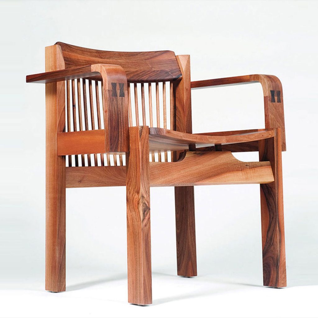 Silla Tito, diseño moderno en madera maciza, con fabricación artesana de máxima calidad de Bosnia