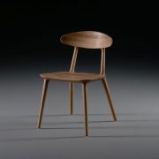 Silla Wu, artesanía europea en madera, cuero y tapicería de gran calidad de Bosnia