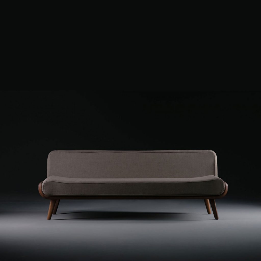 Sofa Flow en madera y tapicería, moderno con acabados actuales y producción artesana de calidad