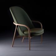 Sillon Neva Lounge Alto, realizado en madera y tapicería de máxima calidad, artesano y elegante para Artisan