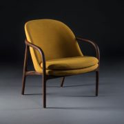 Sillon Neva Lounge Bajo en madera y tapicería, diseño actual con producción artesana y exclusiva en Europa