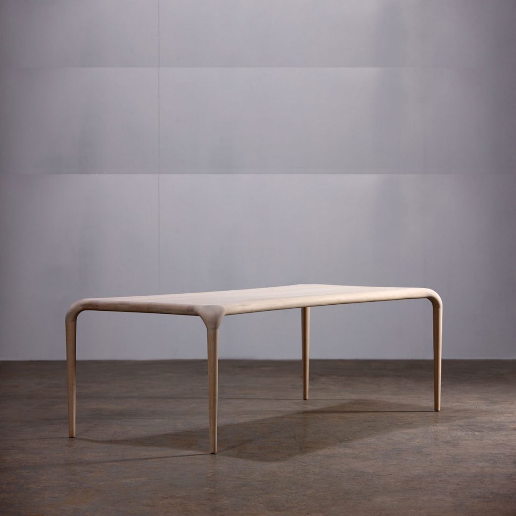 Mesa Castula en madera, artesana y vanguardista para Artisan