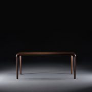 Mesa Flow, diseño exclusivo en madera, de producción artesana de calidad para Artisan