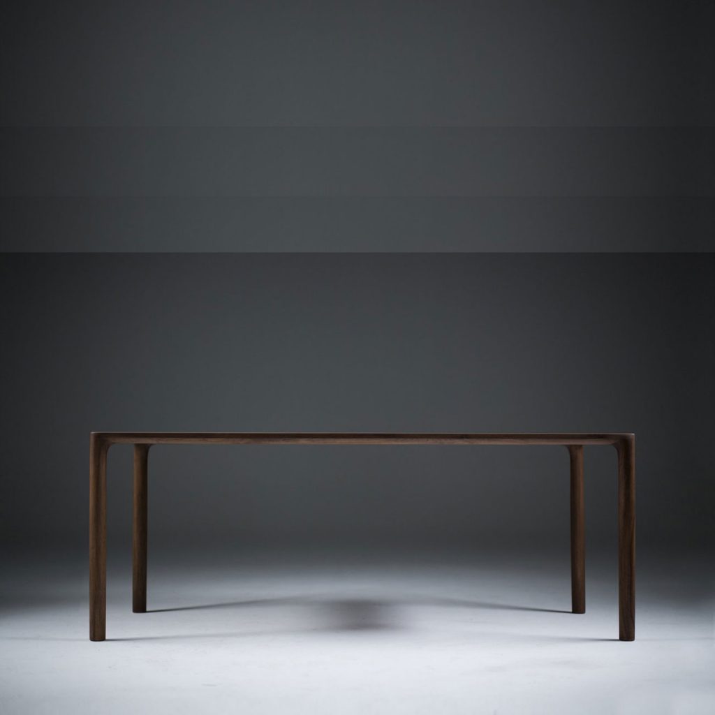 Mesa Jean, en madera de calidad, artesana y moderna de Bosnia