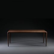 Mesa Latus, diseño actual con excelentes acabados, realizada en maderas de primera calidad, de producción artesanal de Bosnia