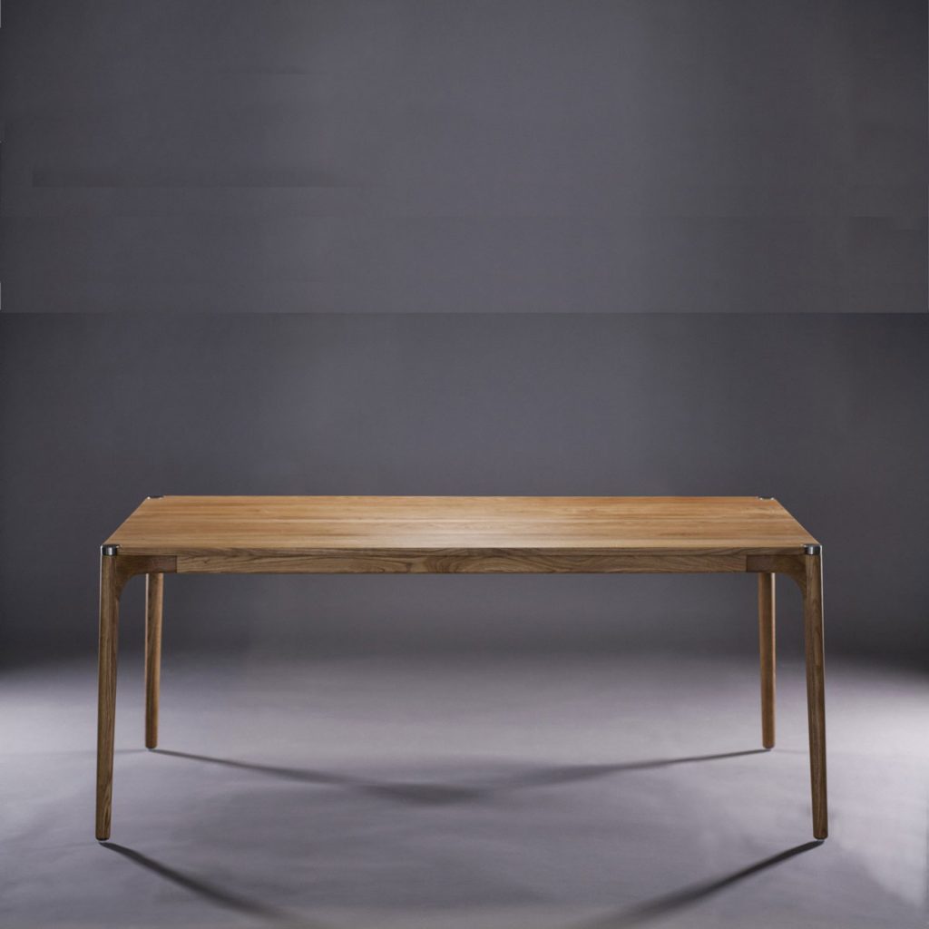 Mesa Naru, diseño moderno realizado en diferentes tipos de madera de gran calidad con piezas de acero, de producción artesana exclusiva para Artisan