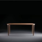 Mesa Wu, en madera maciza a elegir con diseño vanguardista y de producción artesanal en Europa
