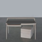 Escritorio de Trabajo Picard, en madera de calidad con estante, de diseño vanguardista. Elaborado de forma artesana, exclusiva y original para Artisan