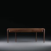 Mesa Consola Latus en madera, de diseño moderno y suaves acabados, con producción artesanal en Europa