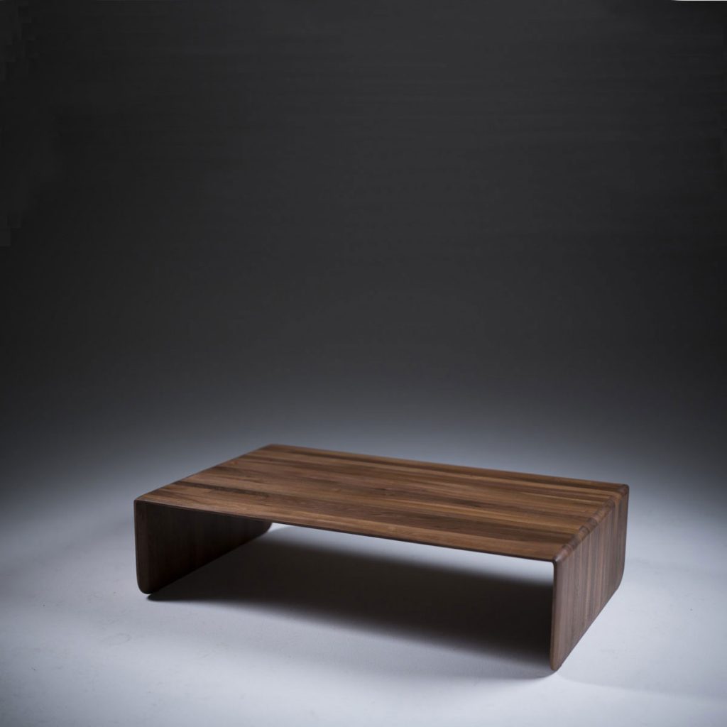 Mesa Cafe Invito en madera con diseño moderno y actual, realizada de forma exclusiva en Europa para Artisan