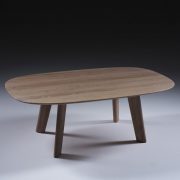 Mesa Cafe Luc Oval en madera de calidad, con diseño moderno y excelentes acabados, artesana y exclusiva en Europa