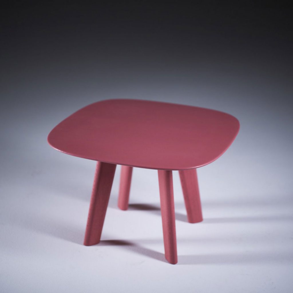 Mesa Cafe Luc Cuadrada en madera, producción artesana y original de máxima calidad, con diseño actual para Artisan de Bosnia