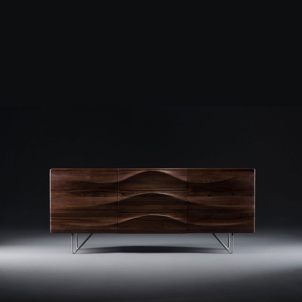 Aparador Lasta 2 en madera de calidad, patas de acero con cajones y puertas, vanguardista. Producción artesana y original para Artisan en Europa