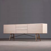Aparador Tesa, en madera y acero de diseño moderno y actual