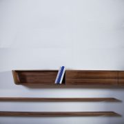 Mueble Modular Latus Pared en madera con cajones y compartimentos, de diseño moderno y exclusivo para Artisan de Bosnia