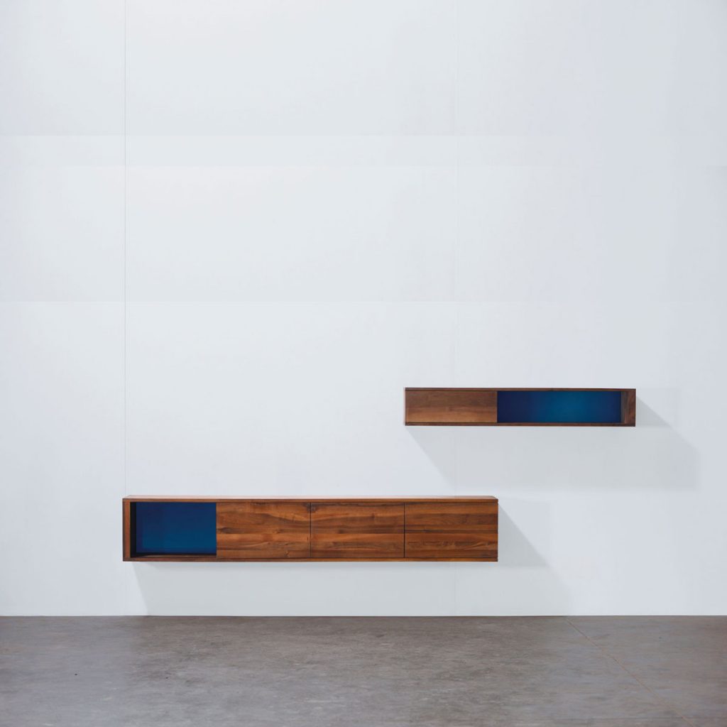 Mueble Modular Log en madera maciza con diseño moderno, de producción artesana y exclusiva para Artisan