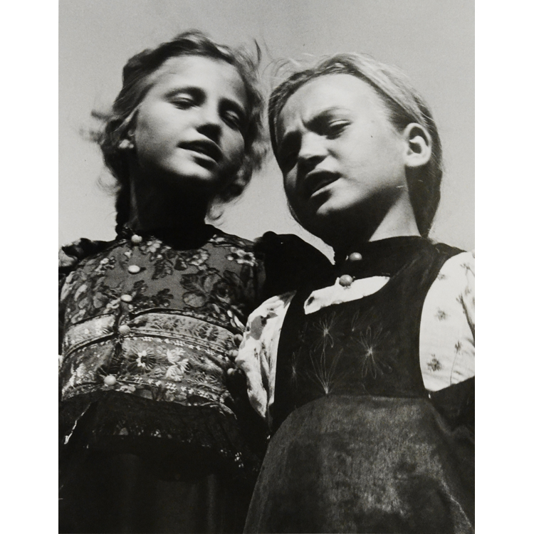 Niñas cantando, 1938. Nicolás Muller