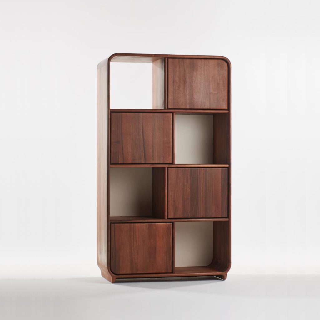 Estantería Eny realizada en madera de calidad. Producción moderna y artesana en Europa para Artisan