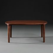 Mesa de centro Wu para Artisan de Bosnia. Producción artesana europea de Studio Pang