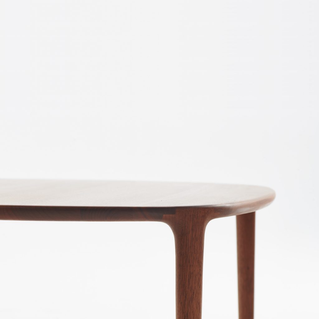Mesa de centro Wu para Artisan, diseñada originalmente por Studio Pang. Producción artesana europea de calidad