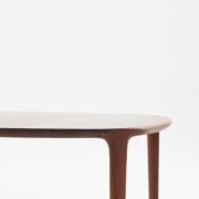 Mesa de centro Wu para Artisan, diseñada originalmente por Studio Pang. Producción artesana europea de calidad