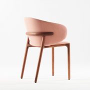 Silla Mela, diseño vanguardista de Regular Company en Europa para Artisan, en maSilla Mela en madera y tapicería de gran calidad, realizada para Artisan de forma exclusiva por Regular Company