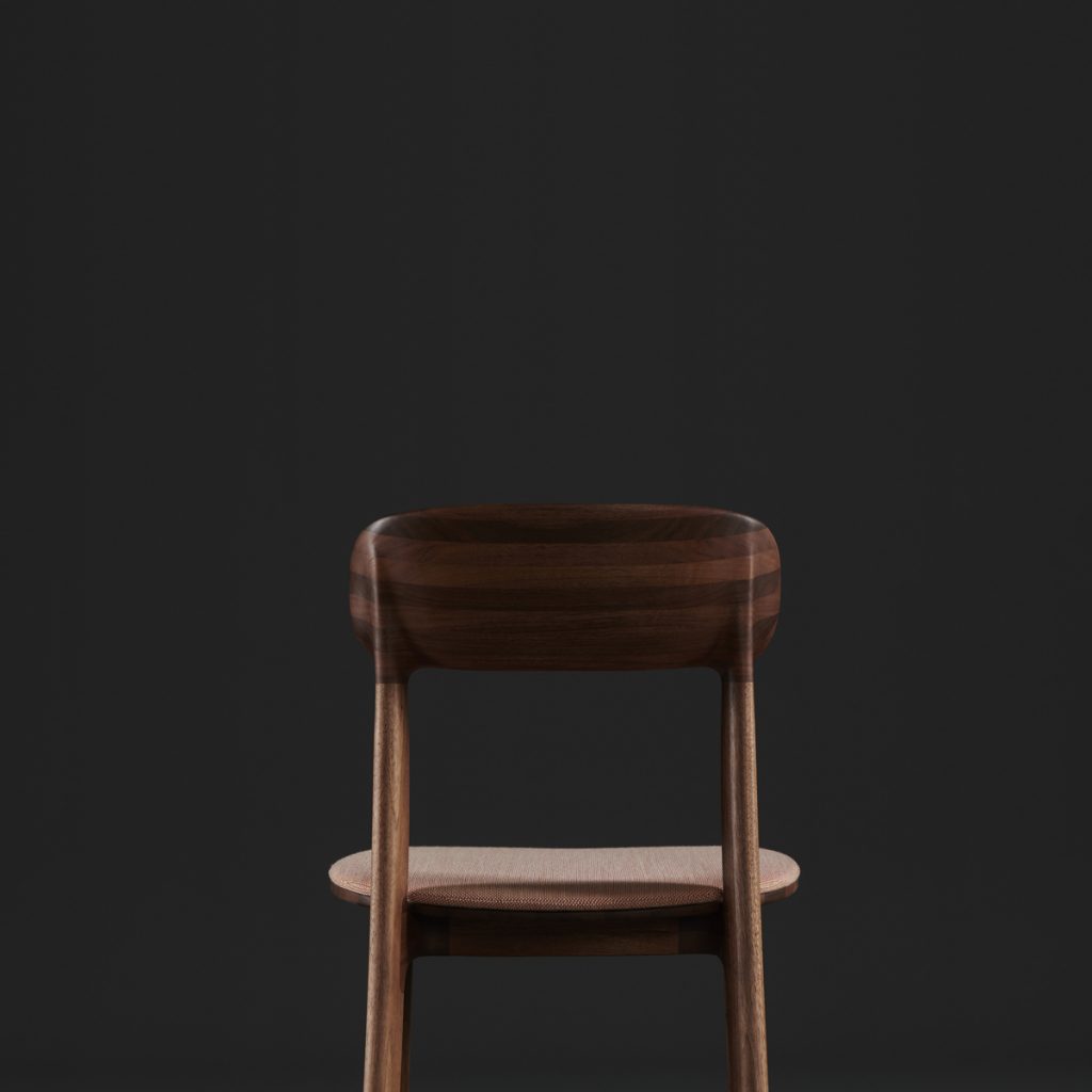 Silla Tanka de Artisan, realizada en madera maciza y tapicería de calidad. Producción original de Regular Company en Europa