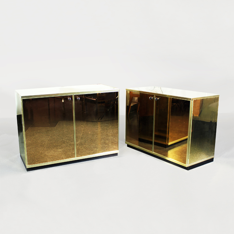 Pareja de muebles auxilares. Italia, años 70