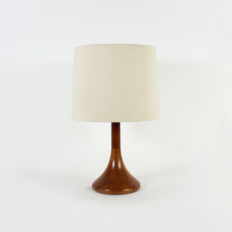 Lámpara de mesa de teca. Diseño escandinavo años 60
