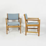 Cuatro sillas diseño de Alf Svensson
