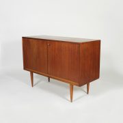 Aparador de teca. Diseño escandinavo, 60s.
