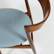 Pareja de sillas diseño escandinavo, años 50. Detalle
