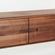 Aparador Leno en madera maciza para Artisan en Europa. Diseño vanguardista, original y exclusivo de Michael Schneider