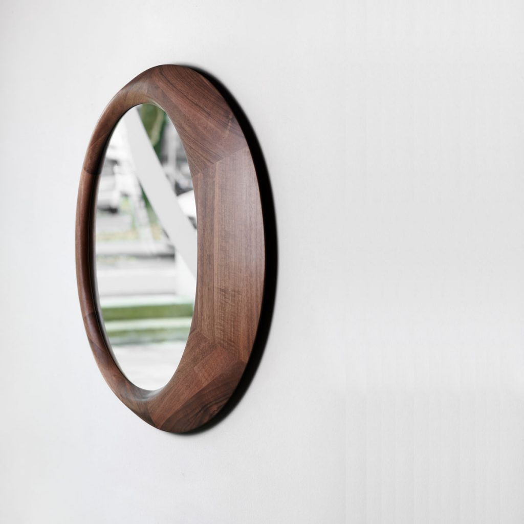 Espejo Lana para Artisan en madera maciza a elegir. Diseño exclusivo de Silva Mikelic