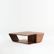 Mesa de Centro Mars diseñada por Michael Schneider. Original diseño europeo en madera maciza para Artisan