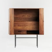Mueble Bar Leno, realizado en madera de excelente calidad con diseño actual y exclusivo de Michael Schneider para Artisan