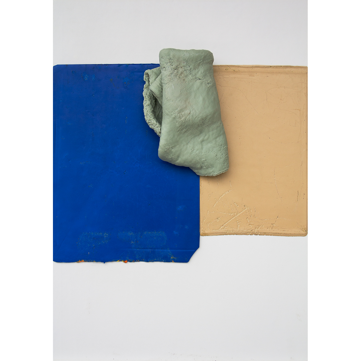 Grumo, 2014. Caucho de color fundido sobre panel de madera, 70 x 50 cm.