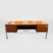 Mesa despacho de Richard Schultz.