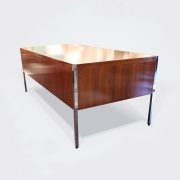 Mesa despacho de Richard Schultz.