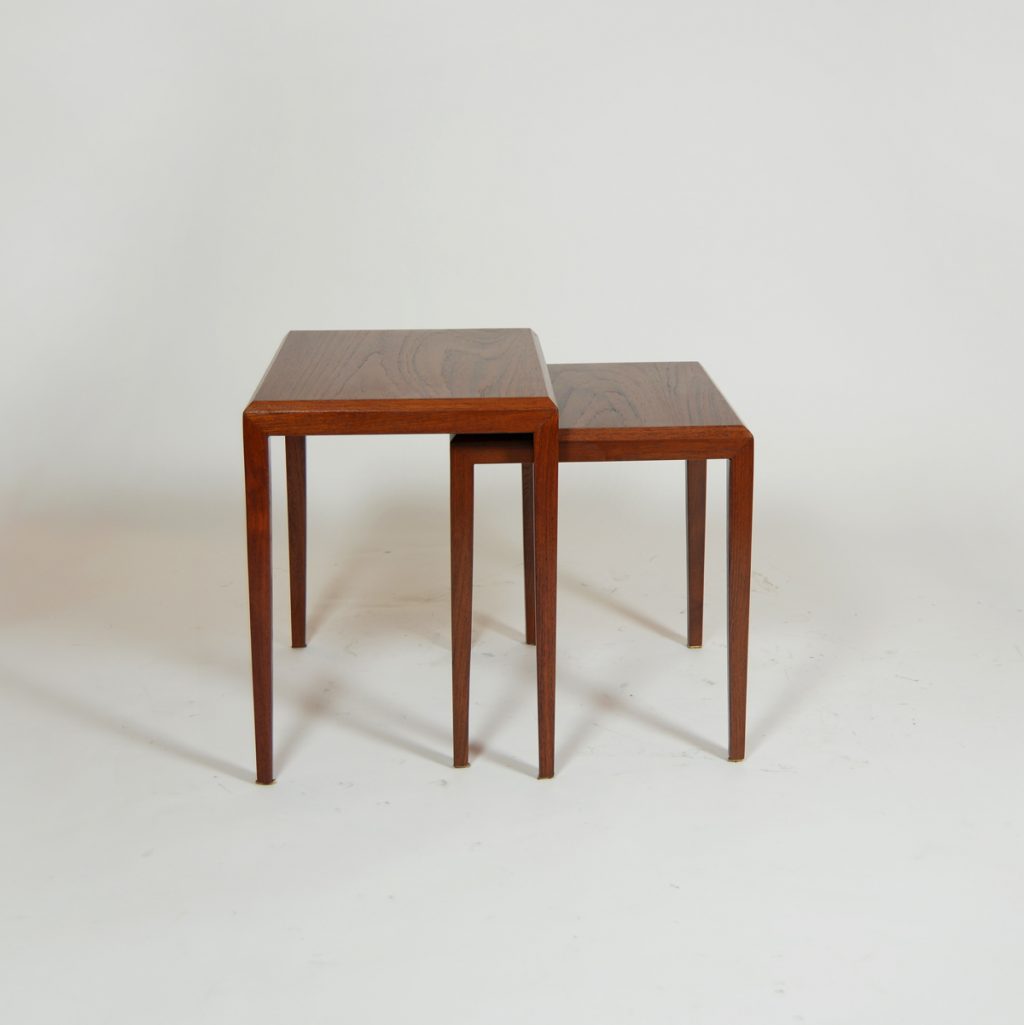 Conjunto de dos mesa nido de Joahnnes Andersen.
