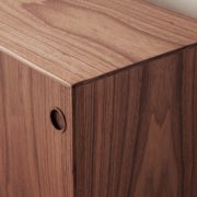 Aparador en madera maciza Sibast No 11 con chapa, diseñado por Arne Vodder en Europa