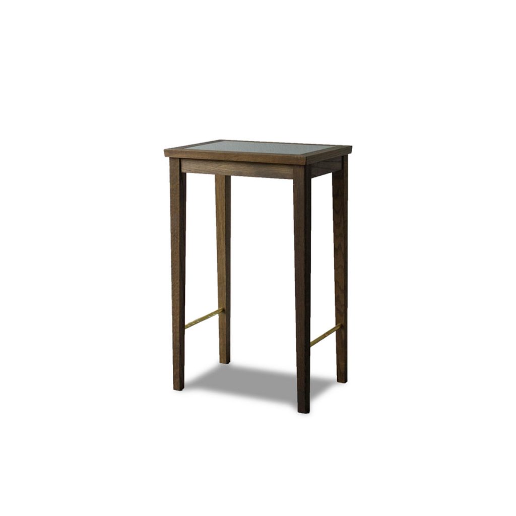 Mesa auxiliar de madera Sibast No 9 del artista danés Helge Sibast. Fabricación artesana de Sibast con acabados elegantes